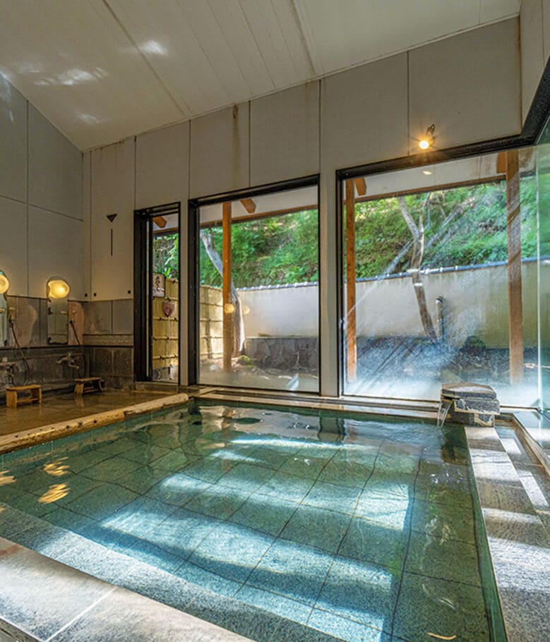 イメージ:石造の湯舟